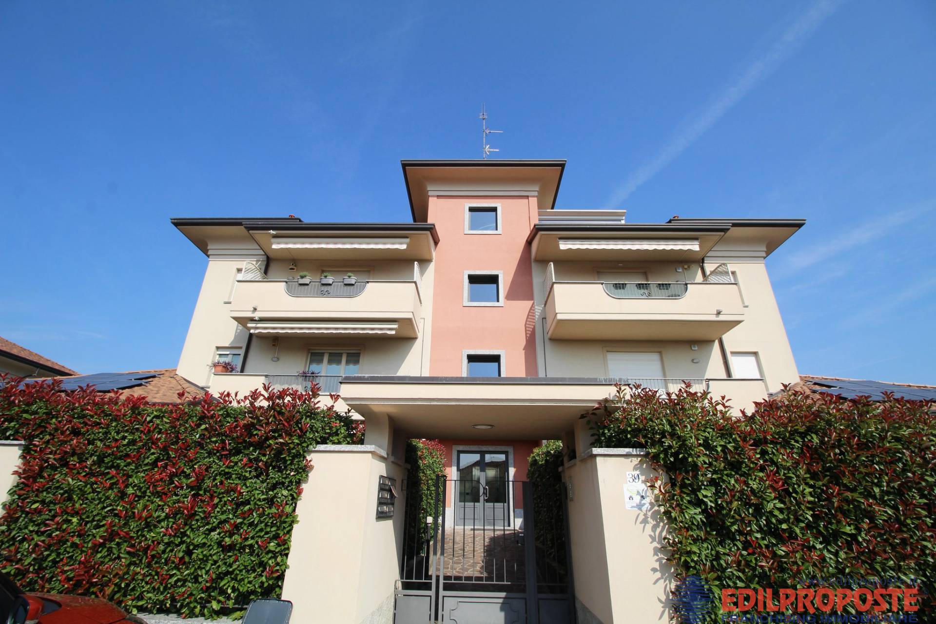 Appartamento in vendita a Lazzate