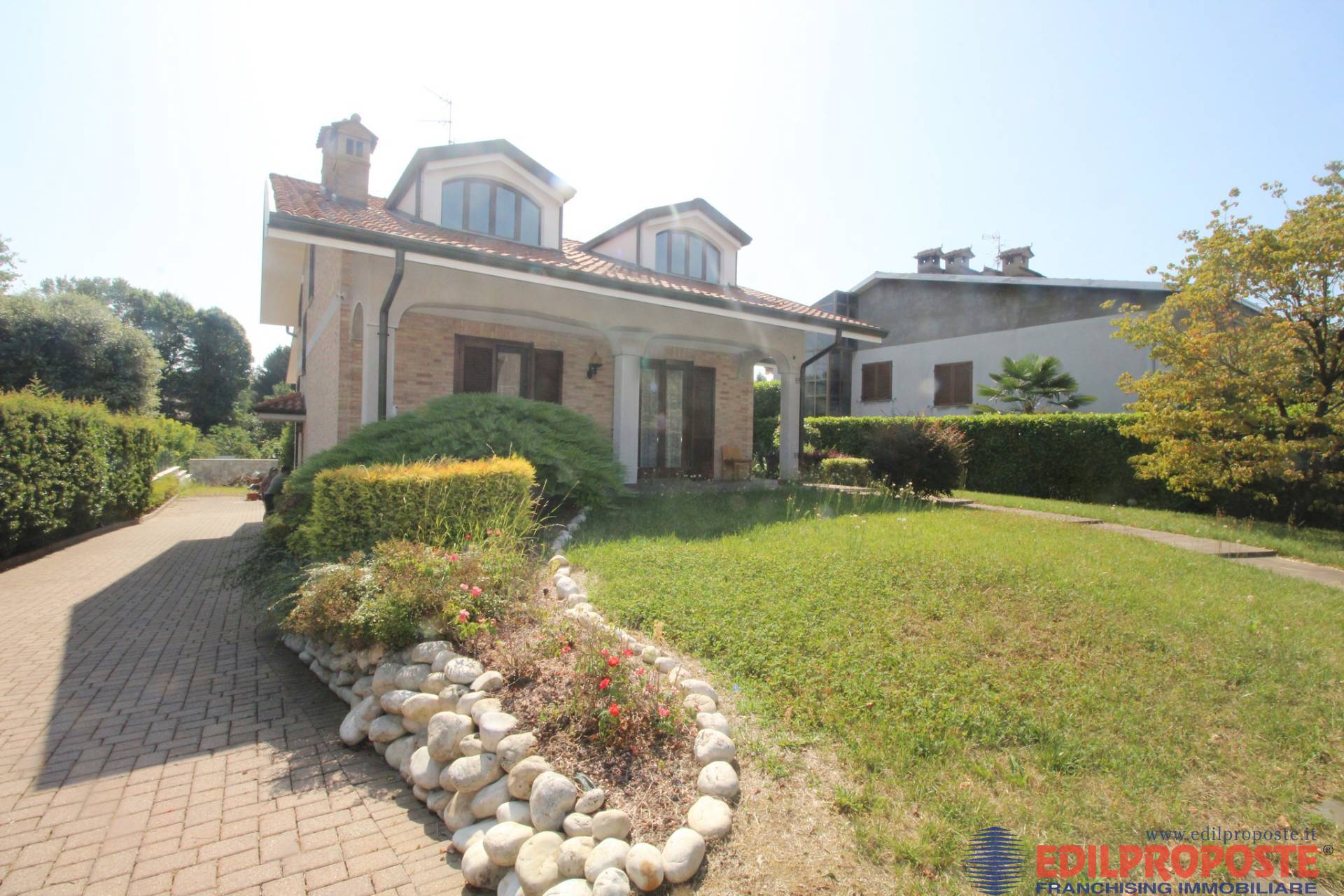 Villa in affitto a Misinto