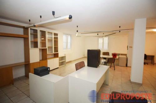 Studio/Ufficio in affitto a Lazzate