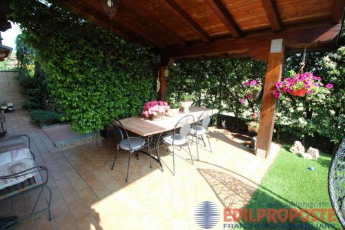 Villa in vendita a Lazzate