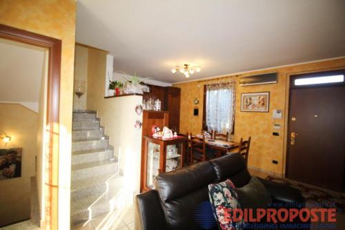 Villa in vendita a Lazzate
