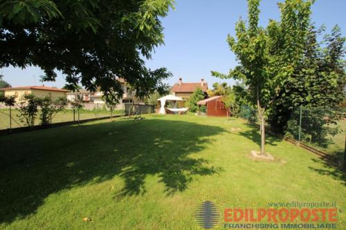 Villa in vendita a Lazzate