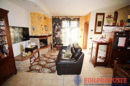 Villa in vendita a Lazzate