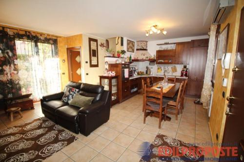 Villa in vendita a Lazzate
