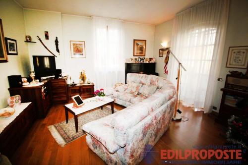 Villa in vendita a Lazzate
