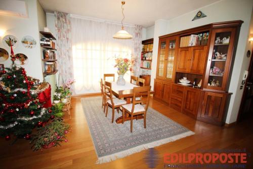 Appartamento in vendita a Lazzate