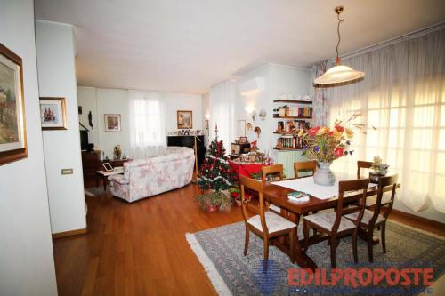 Appartamento in vendita a Lazzate