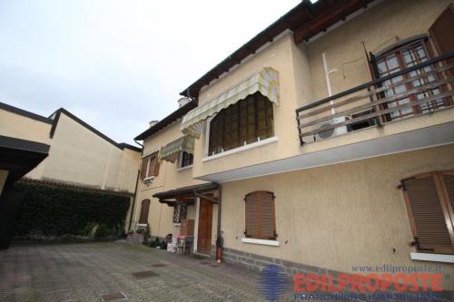 Appartamento in vendita a Lazzate