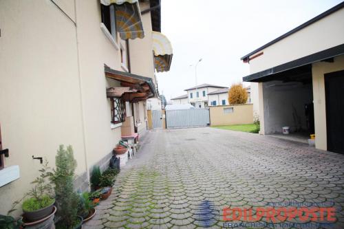 Appartamento in vendita a Lazzate