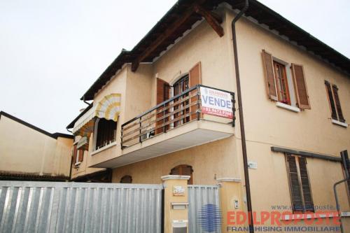 Appartamento in vendita a Lazzate