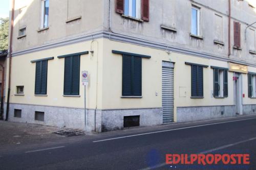 Locale commerciale in vendita a Cogliate