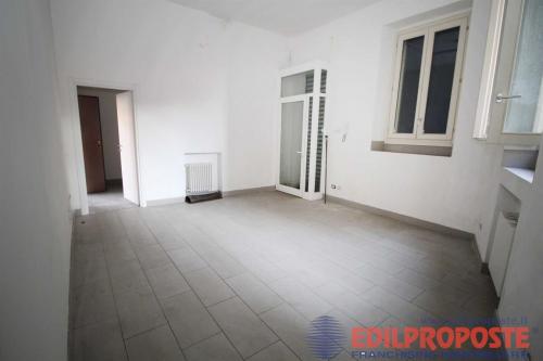 Locale commerciale in vendita a Cogliate