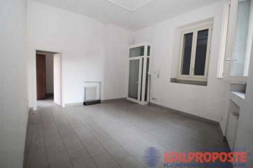 Locale commerciale in vendita a Cogliate