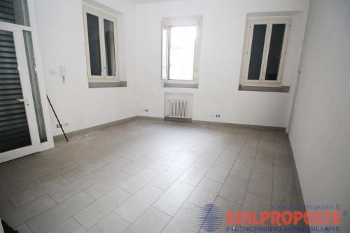 Locale commerciale in vendita a Cogliate