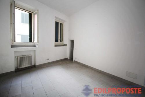 Locale commerciale in vendita a Cogliate