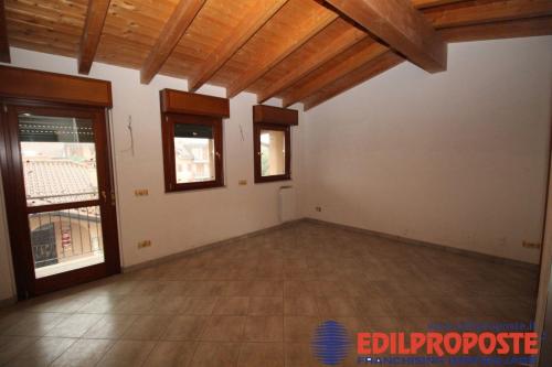 Appartamento in vendita a Misinto
