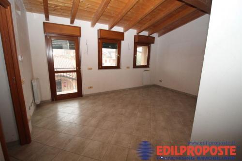 Appartamento in vendita a Misinto