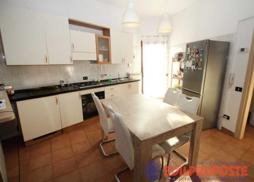 Appartamento in vendita a Lazzate