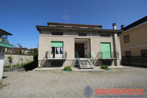 Villa in vendita a Lazzate
