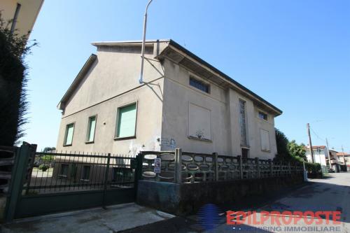 Villa in vendita a Lazzate