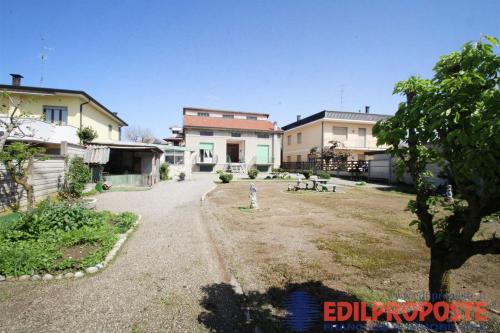 Villa in vendita a Lazzate