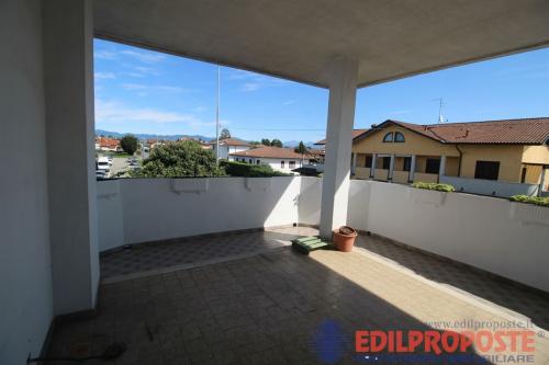 Appartamento in vendita a Lazzate