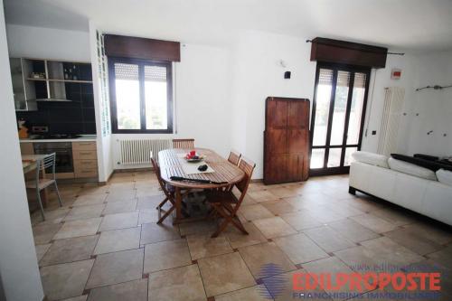 Appartamento in vendita a Lazzate