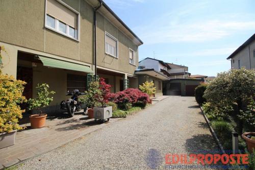 Villa in vendita a Lazzate