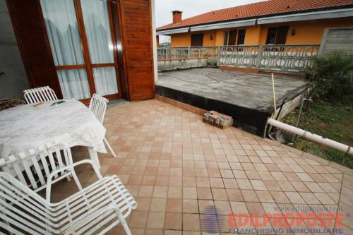 Villa in vendita a Lazzate