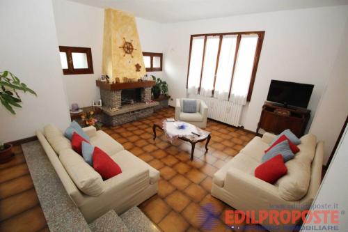 Villa in vendita a Lazzate