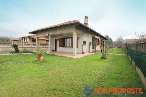 Villa in vendita a Lazzate