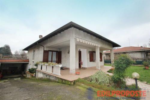 Villa in vendita a Lazzate