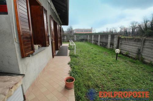 Villa in vendita a Lazzate