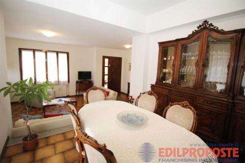 Villa in vendita a Lazzate