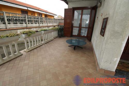 Villa in vendita a Lazzate