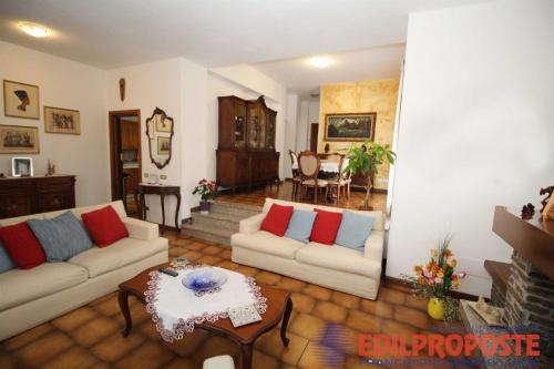 Villa in vendita a Lazzate