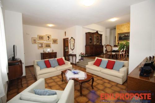 Villa in vendita a Lazzate