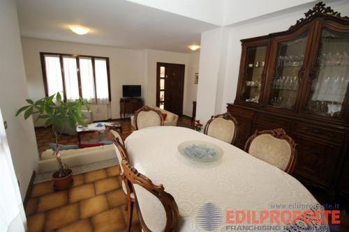 Villa in vendita a Lazzate