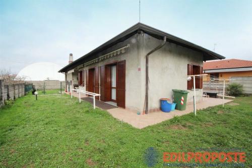 Villa in vendita a Lazzate