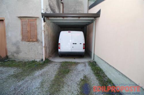 Locale commerciale in vendita a Lazzate