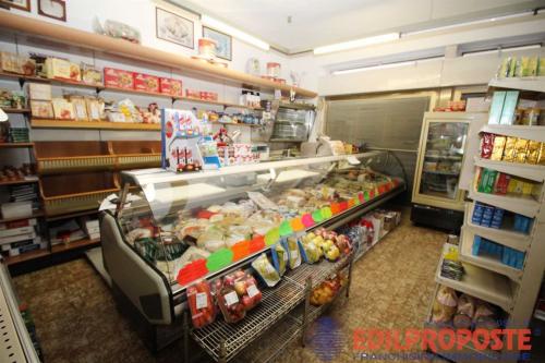 Locale commerciale in vendita a Lazzate