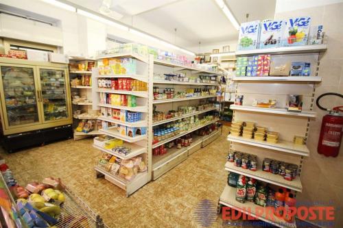 Locale commerciale in vendita a Lazzate