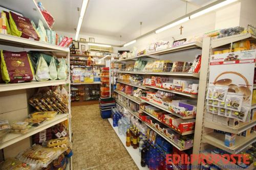 Locale commerciale in vendita a Lazzate