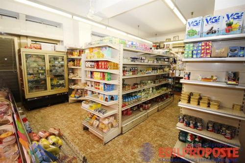 Locale commerciale in vendita a Lazzate