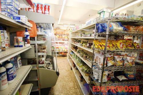 Locale commerciale in vendita a Lazzate