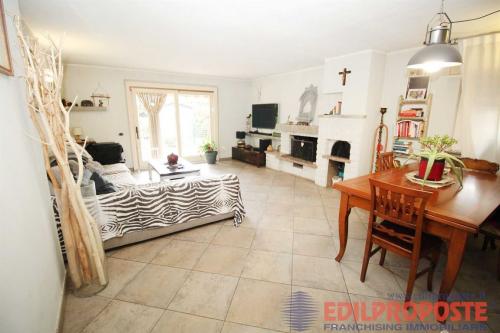 Villa in vendita a Cogliate