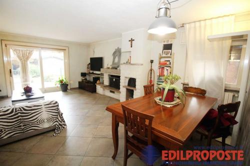 Villa in vendita a Cogliate