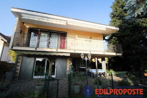 Villa in vendita a Cogliate
