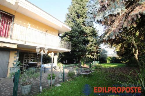 Villa in vendita a Cogliate