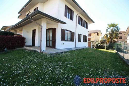 Villa in vendita a Lazzate